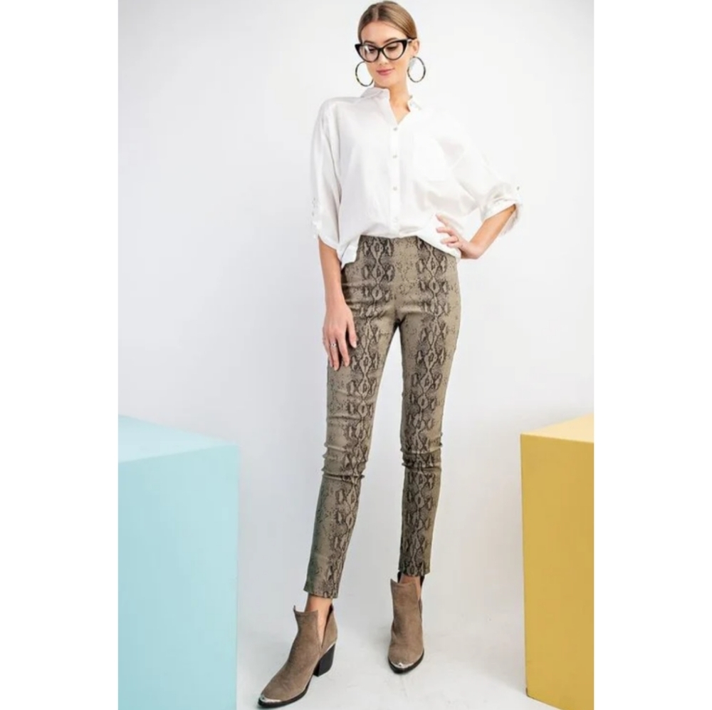 🆕🌿SNAKE PRINT PANTS 🌿 - Picture 6 of 8